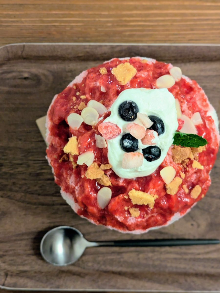 love_kakigoori's tweet image. 【 #根っこ 】№.216
🍧#いちごのタルト
🐸#かき氷2025
📍滋賀 石山
2025年8月

2年ぶり？くらいの訪問
完全予約制になったそうでなんとか予約とれました✨
いちごのタルトという名前だけどブルベリやバナナや他のフルーツもいっぱい🍓