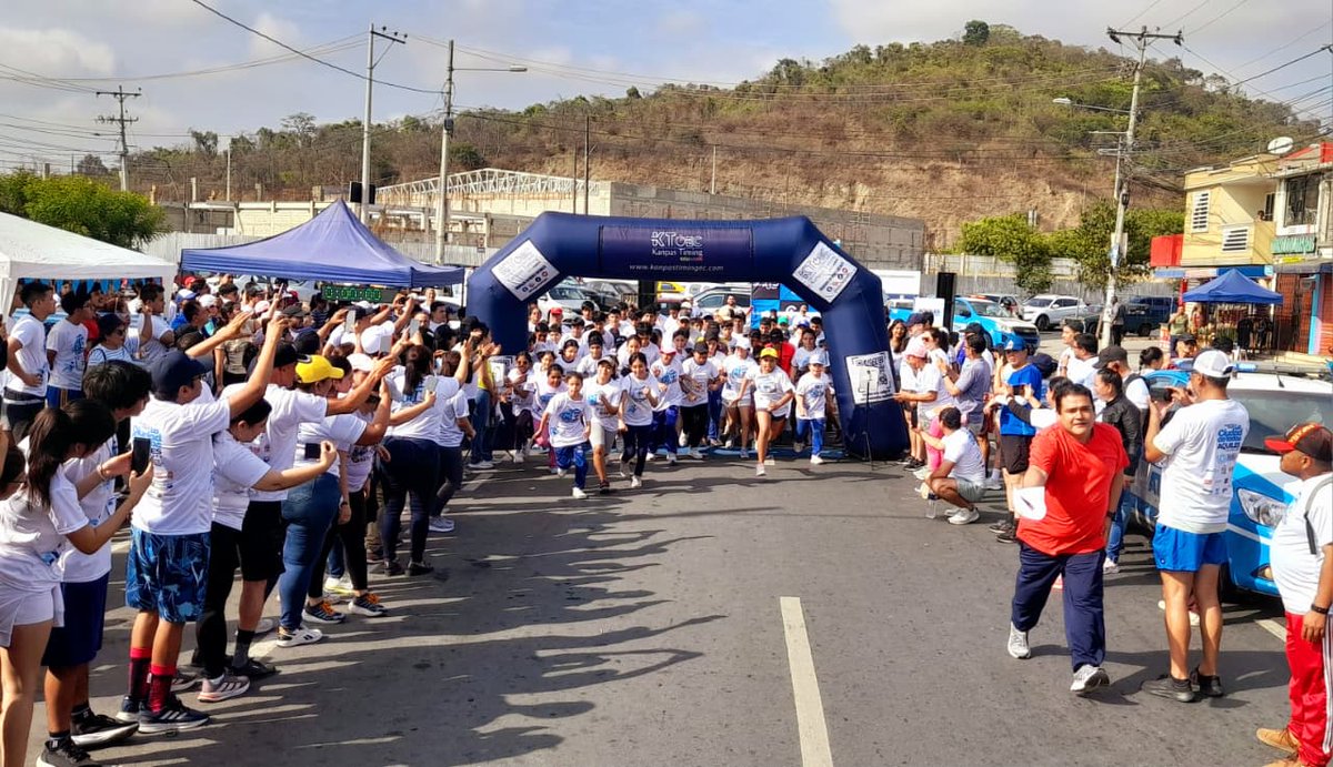 Pormucholote2's tweet photo. Fue un un exito total, la 2da Carrera #mucholote2 Corre por su Salud, Bienestar y Seguridad", organizada por los presidentes de Mucho Lote 2, Horizonte Dorado, Jardines del Río,Veranda y la Perla,  auspiciado por Municipio de Guayaquil, y el apoyo del Alcalde  Aquiles Álvarez. https://t.co/NXl2hqBwCJ