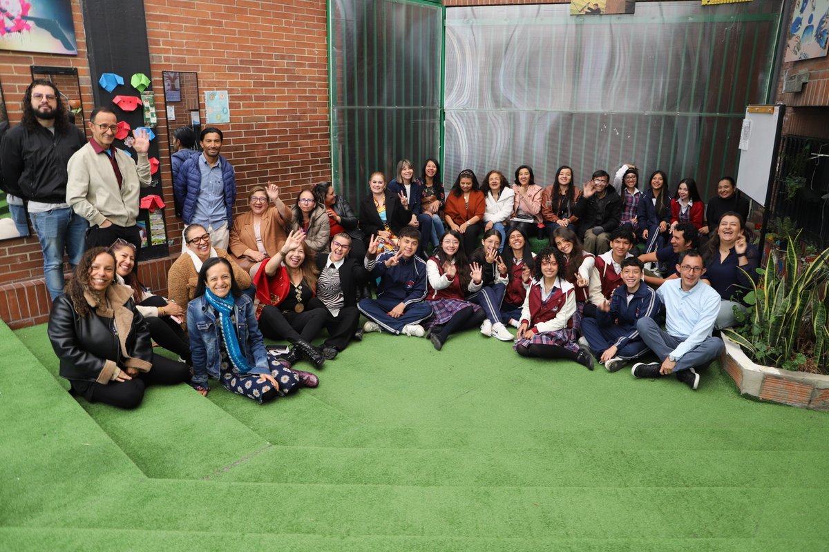 idepbogotadc's tweet image. 🚀¡En 2025 potenciamos la educación en @Bogota!  

Acompañamos a docentes de colegios oficiales, impulsando #MásCapacidadES en investigación, innovación y tecnología desde el análisis de sus Proyectos Educativos Institucionales (PEI).

Aquí te contamos 🔗 acortar.link/UOOFJH