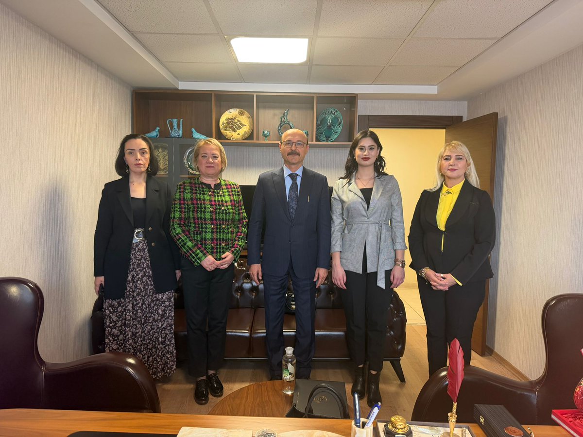 Türk Kadın Hareketi Derneği olarak Öğretmenler Günü vesilesiyle Türk Eğitim-Sen Genel Başkanı Sayın Talip Geylan'ı makamında ziyaret ettik.Nazik misafirperverlikleri ve hoş sohbetleri için kendilerine teşekkür ederiz. 
<a href="/minembayram/">Mine BAYRAM</a> 
<a href="/TalipGeylan06/">Talip Geylan</a>