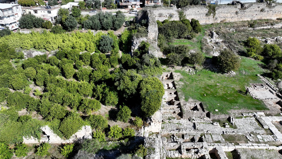 Antalya'nın Finike ilçesinde içerisinden geçen sularla dikkati çeken Limyra Antik Kenti'nde 43 yıldır aranan Zeus Tapınağı bulundu.

✍️ haber.hitit.edu.tr/kultur-sanat/l…

#HititÜniversitesi <a href="/ProfAliOzturk/">Ali Osman Öztürk</a> <a href="/HititFEF/">Hitit Üniversitesi İnsan ve Toplum Bilimleri Fak.</a>
