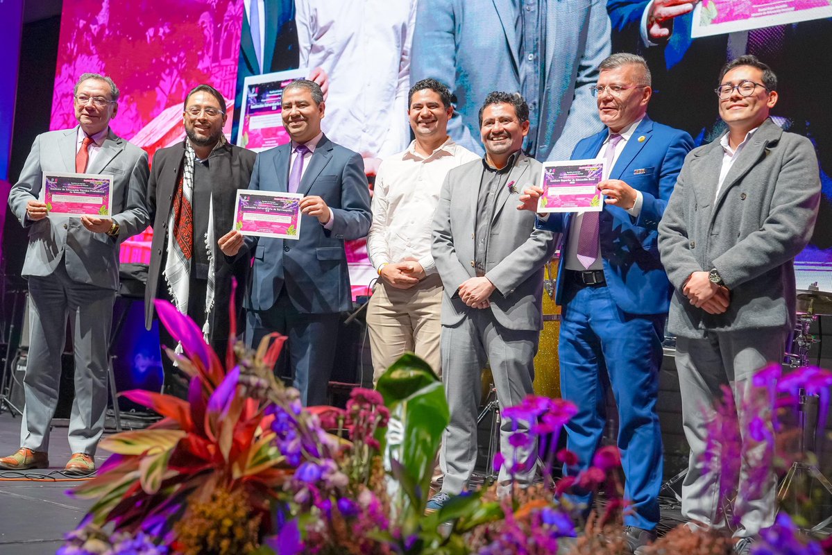 Mineducacion's tweet image. La Noche de la Excelencia 2025 nos recuerda que Colombia se transforma desde las aulas.
Gracias a quienes enseñan, cuidan, acompañan e innovan. Hoy celebramos su liderazgo y su impacto en todo el país. 🇨🇴