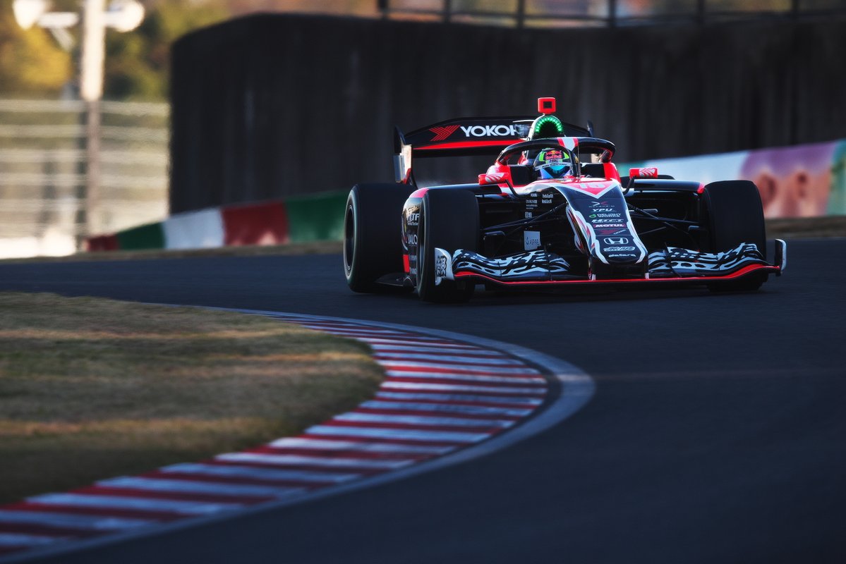 takusuzu's tweet image. 私にとっても2024年の2＆4レース以来のSF。
やっぱりフォーミュラレースは最高！
これで、今シーズンのサーキット行脚は終わり。西に東にと走り回って忙しい1年でしたが、皆さんに優しくしてもらって、本当に感謝してます。
また、サーキットで会えることを楽しみにしてます！

#SFormula