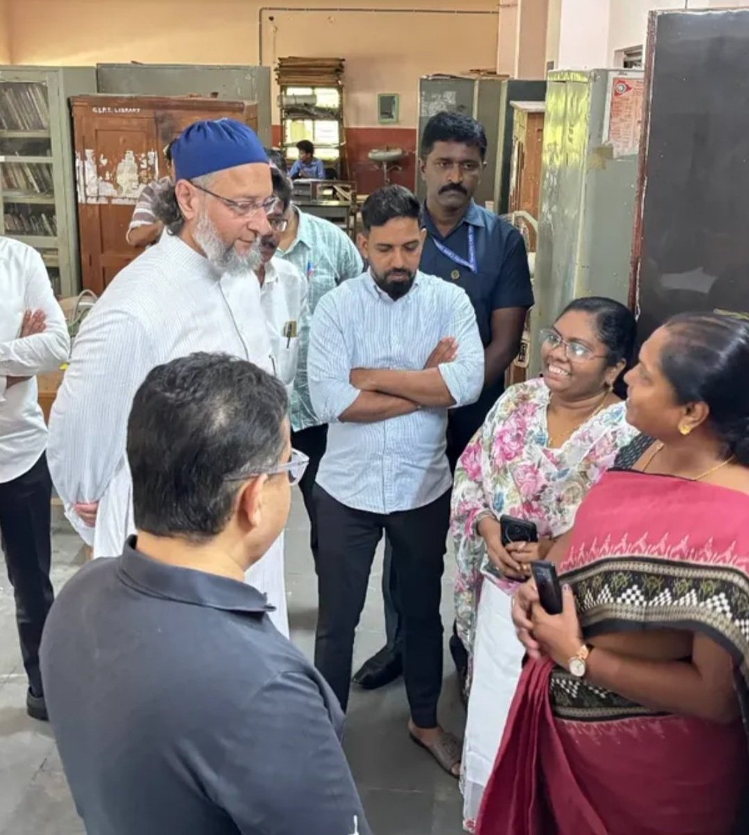 NewsMeter_In's tweet image. #Hyderabad:

@aimim_national President @asadowaisi inspected the Quli Qutub Shah Government #Polytechnic College in Ramnasthpura, Bahadurpura, along with #Bahadurpura MLA Janab Mohd Mubeen Sahab, and the Director of #Foxconn Company.

On this occasion, Foxconn expressed its…