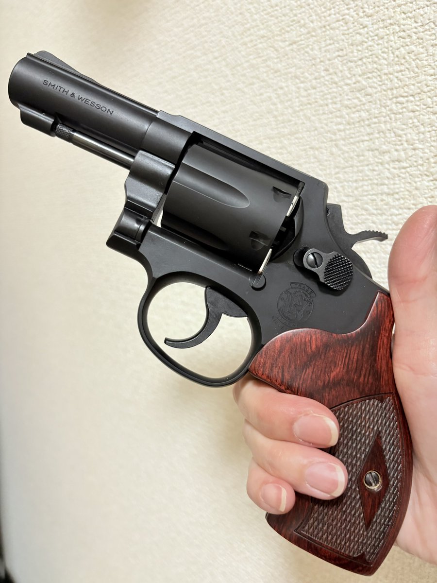 Ikim0n0_25nek0's tweet image. #モデルガンフェア で私は愛銃のM13を黒沼さんにオーダーしたホルスターに入れ身につけていましたが
気付いた方もいらっしゃいましたが
今 #アルタモント のグリップにしてました！お借りしている物なので期間限定な感じ…😅
とにかくいいです！！
細かいこと言わなくても伝わりますよね〜😆