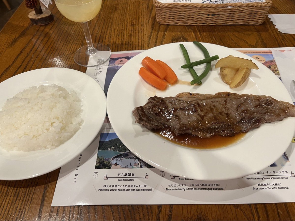 katapi0815's tweet image. 昨日ビーナスラインを走ってきました^ ^
boltとレブルとゴールドウイングとトライアンフのタイガー？でのツーリング
とりあえず諏訪の小作でほうとうを食べてビーナスラインへ
で、定番wのカイザーベルクで一泊