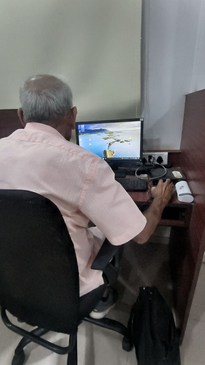 Tech_Veer_2025's tweet image. Age is never a barrier to learning.
Today, our senior citizen took a confident step into the world of computers. 🌟💻
#NeverStopLearning @apnipathshala_