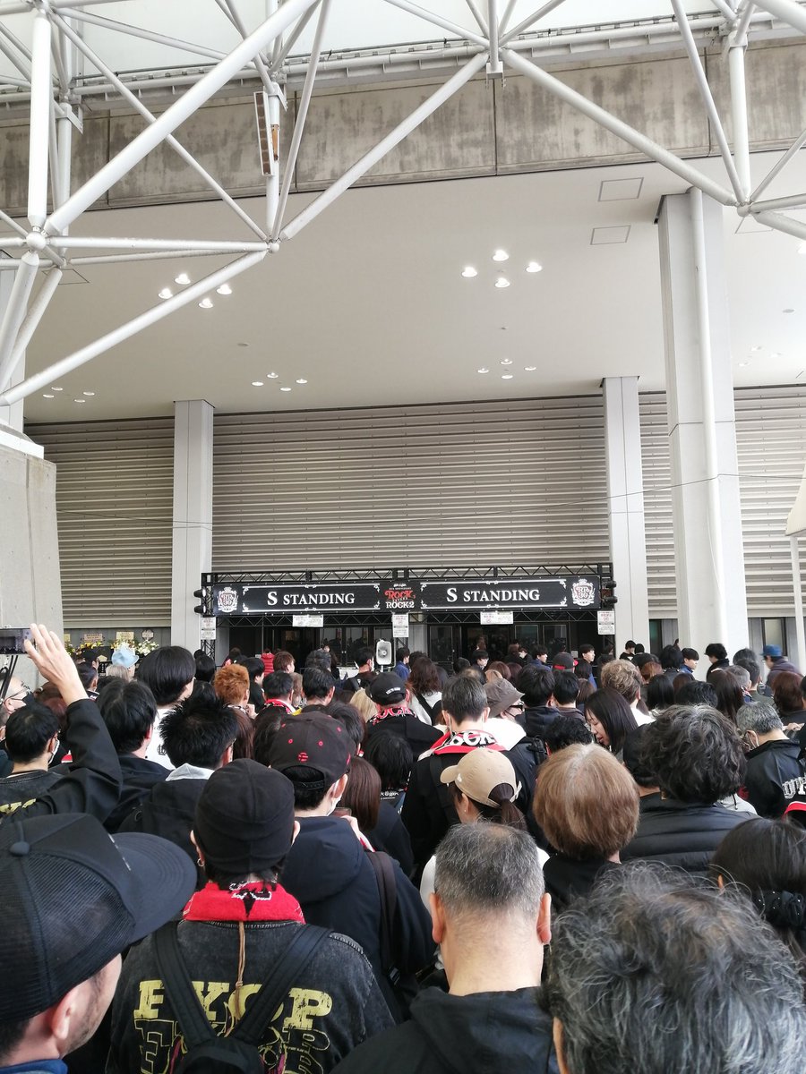 ROCK BEYOND ROCK VOL.2行ってました。黒夢が1番の目当てで、曲も予想に近かったんですが、MARIAは意外でした。トークで沸かせ、Like @ Angelはしっかり歌ってくれたんで最高でした。
マイケル・モンロー、LOUDNESS、B'zもみんな良かったです。みんな年齢不詳すぎる。