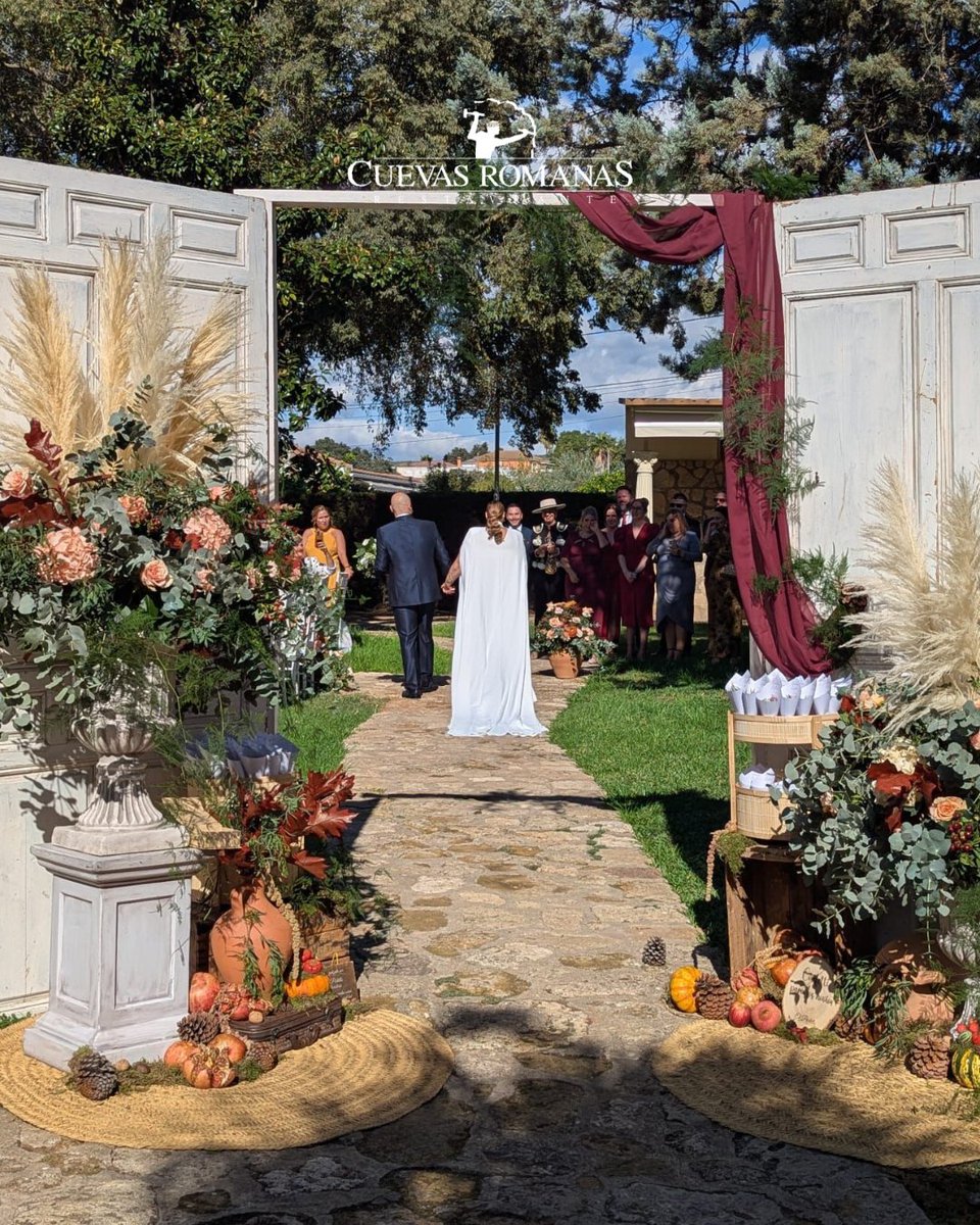 Cuevas_Romanas's tweet photo. ✨ Con la boda de Azahara &amp; Abraham comenzábamos el mes en #CuevasRomanas.

Un día mágico entre flores, luz y la esencia única que nos caracteriza. 

Gracias por confiar en nosotros. Fue un honor formar parte de vuestro “para siempre” 🤍✨

☎ 607 231 354 // 957 324 318 https://t.co/5wbs7vk4xW