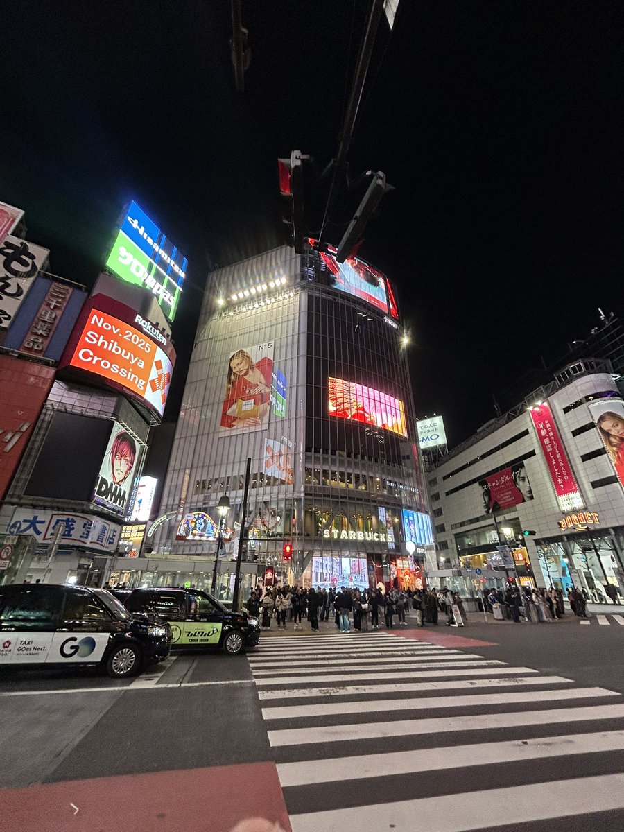 usa_condon_1970's tweet image. 夜の渋谷ｽｸﾗﾝﾌﾞﾙ交差点🍂✨

#いまここ