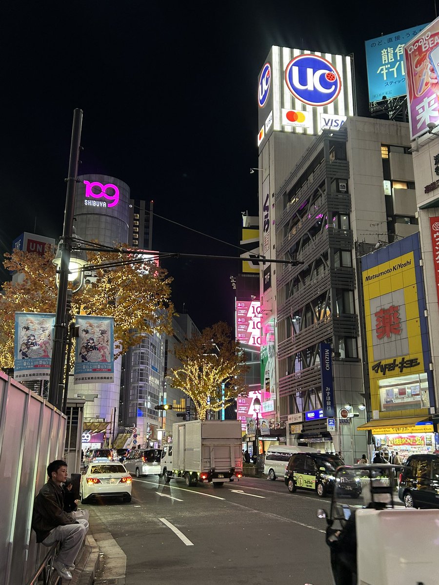 usa_condon_1970's tweet image. 夜の渋谷ｽｸﾗﾝﾌﾞﾙ交差点🍂✨

#いまここ