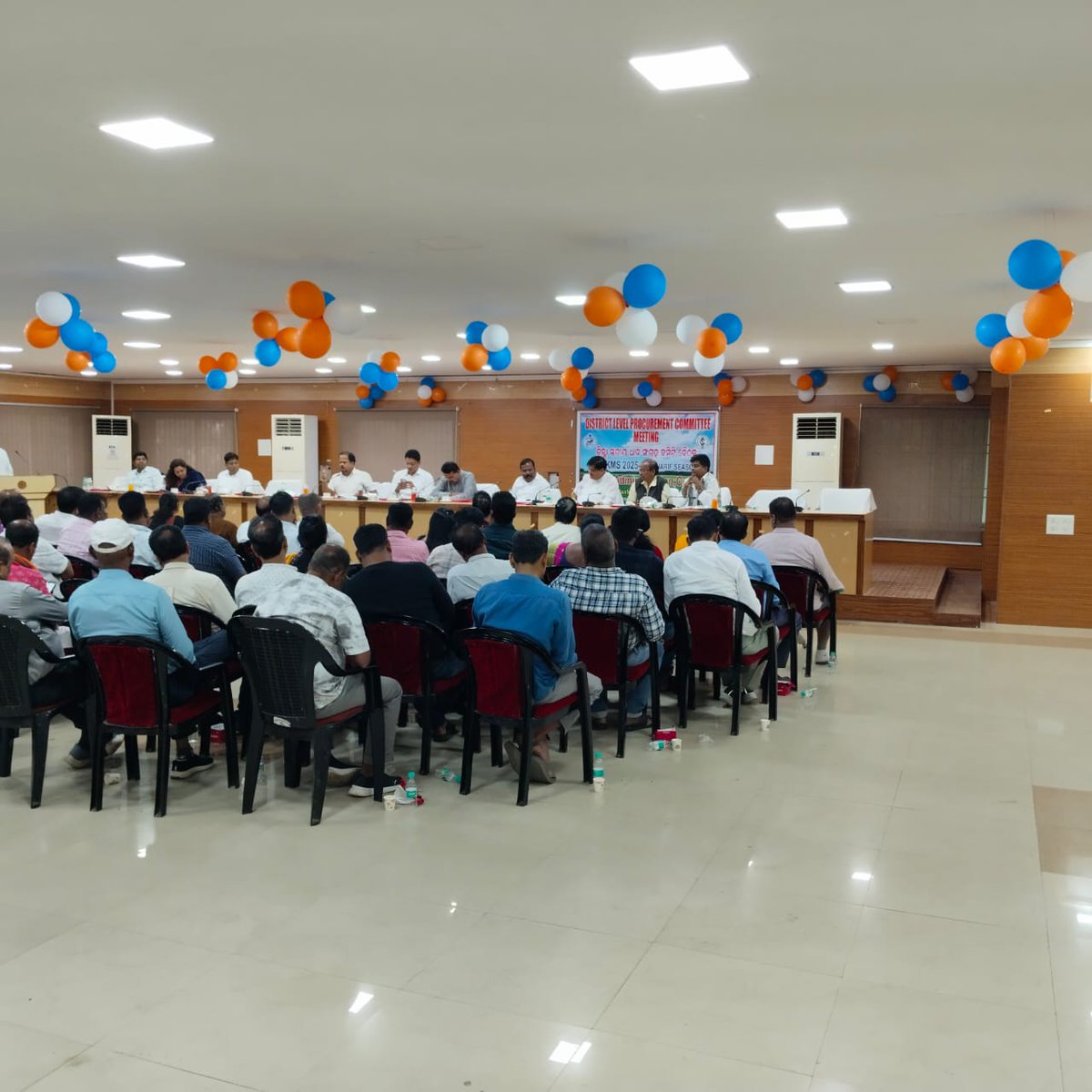 ଆଜି କଟକ କଲେକ୍ଟରଙ୍କ ନୂତନ ସମ୍ମିଳନୀ କକ୍ଷରେ ଅନୁଷ୍ଠିତ ଜିଲ୍ଲାସ୍ତରୀୟ ଧାନ ସଂଗ୍ରହ କମିଟି (DLPC) ବୈଠକରେ ଯୋଗଦେଲି। ଏହି ବୈଠକରେ KMS ୨୦୨୫-୨୬ ପାଇଁ ଖରିଫ୍ ଧାନ ସଂଗ୍ରହ ପାଇଁ ଜିଲ୍ଲା ଯୋଜନାର ଚୂଡ଼ାନ୍ତକରଣ ବିଷୟରେ ଆଲୋଚନା କରାଗଲା।

ଏହି ବୈଠକରେ ମୋ ସହିତ ମାନ୍ୟବର କଟକ ସାଂସଦ, କଟକ ଜିଲ୍ଲାର ସମସ୍ତ ବିଧାୟକଗଣ, ଜିଲ୍ଲାପାଳ,