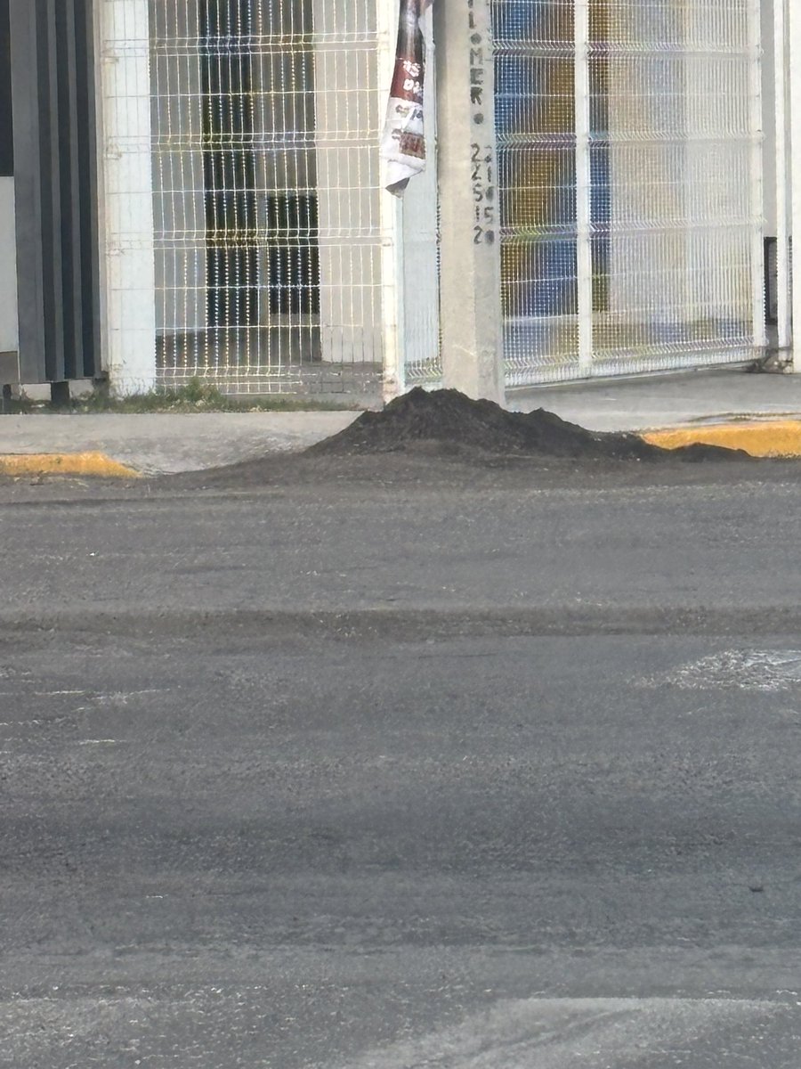 No es real ! Aparte ponen bots a felicitar al gobierno <a href="/armentapuebla_/">Alejandro Armenta</a> eso es de ahorita , así lleva una semana , sin trabajadores , sin nada de avances