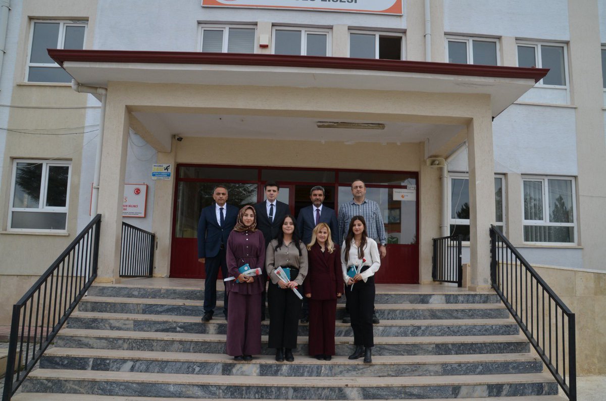 Öğretmenler günü vesilesiyle;

İlçemizde bulunan okullar ziyaret edilerek öğretmenlerimizin öğretmenler günü kutlandı.