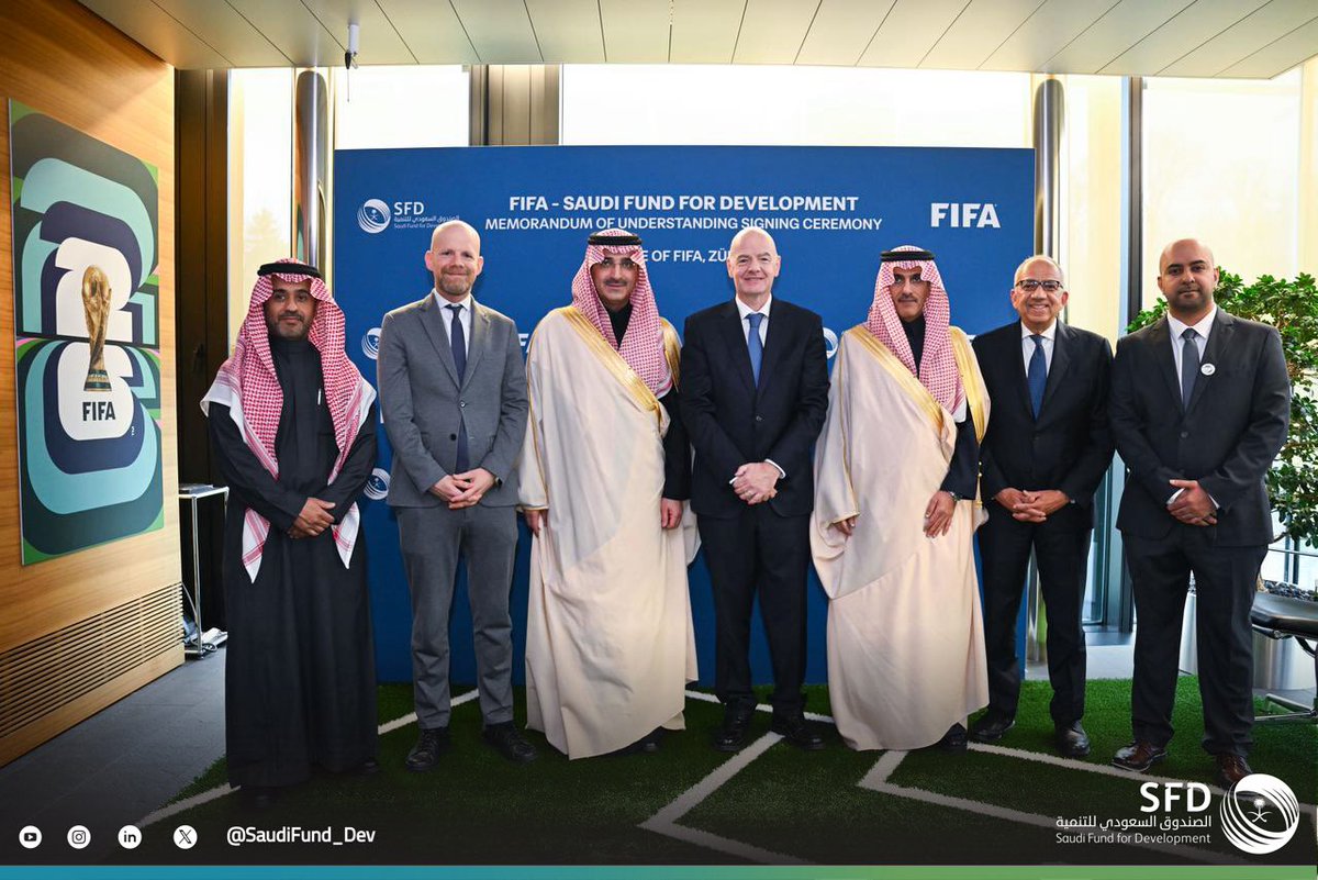 SaudiFund_Dev's tweet image. #Switzerland | #SFD CEO Mr. Sultan Al-Marshad signed an MoU with FIFA President Mr. Gianni Infantino to allocate USD 1 billion in concessional loans to finance essential sports projects in developing countries and #LDCs worldwide.