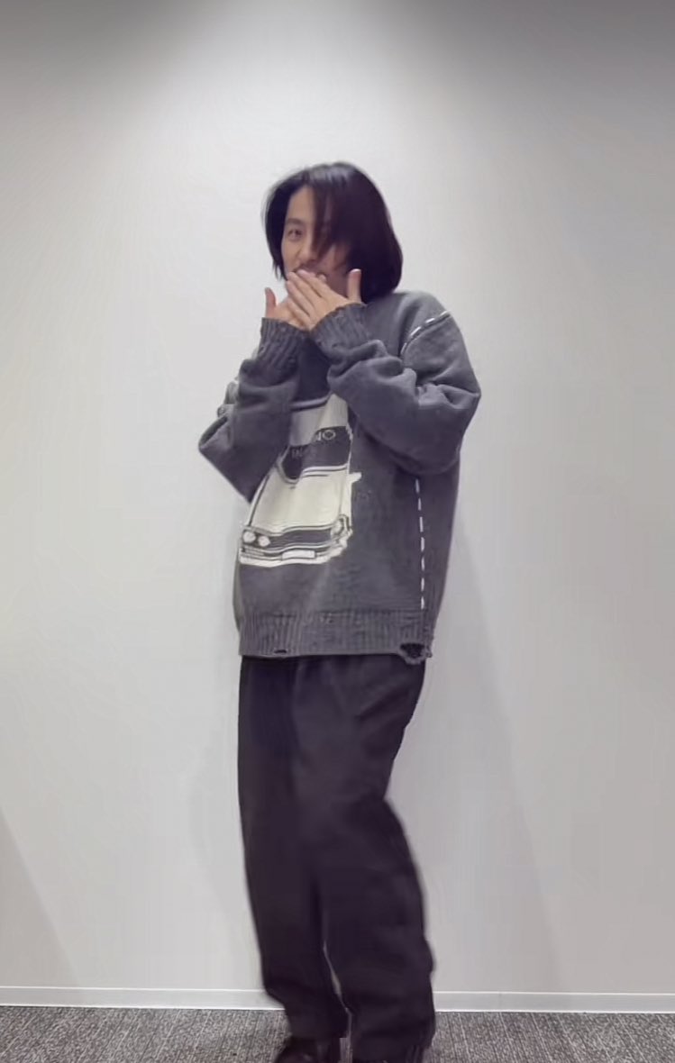 Ken_ivy_Yuri2's tweet image. 健くん🧡
もっと早い時間に上げてたのに処理中でなかなか上がらなかったんだね🤭
21時から待機してたよ❣️
上がってよかった💕
上がった瞬間キュン💘
おヒゲで可愛いダンスありがとう🥰

TikTok開設匂わせポストからちょうど1年の今日も素敵な健くんに会えて嬉しいよ～😆
#三宅健
#秒刻健
#瞬間電報健