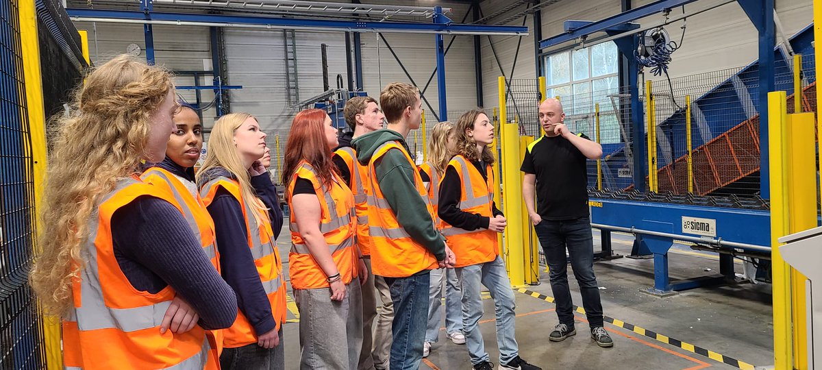 Vorige week bracht een groep middelbaar scholieren een bezoek aan Coldenhove Papier in Eerbeek. Naast een rondleiding door het bedrijf stond een discussie over kansen op het gebied van nieuwe producten en grondstoffen op het programma.  
vnp.nl/masterclass-u-…