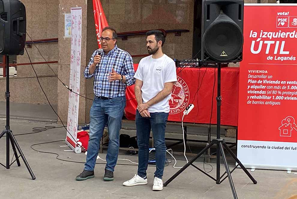 El ex alcalde del <a href="/psoedeleganes/">PSOE Leganés/ ❤️</a> <a href="/SantiagLlorente/">Santiago Llorente</a> y el actual portavoz socialista en #Leganés <a href="/fjmarquezo/">Francisco Javier Marquez Ortiz</a> sabían con antelación las irregularidades del sorteo de vivienda pública en el que resultó beneficiado el actual secretario general del PSOE local