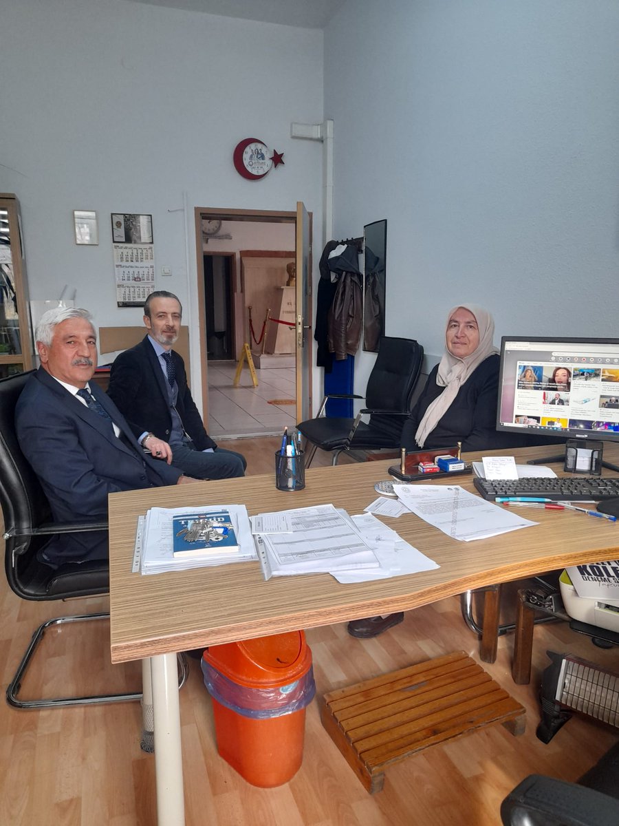 Öğretmenler günü vesilesiyle Pınarbaşı mahalle'mizdeki okulları ziyaret ettik. 
#ÖğretmenlerGünü
<a href="/RTErdogan/">Recep Tayyip Erdoğan</a>
<a href="/abuyukgumus/">Ahmet Büyükgümüş</a> 
<a href="/hakanhanozcan/">Hakan Han ÖZCAN 🇹🇷</a>
<a href="/AkpartiAnkara/">AK Parti Ankara</a>
<a href="/erhansarigol/">Erhan Sarıgöl</a>
<a href="/AkKeciorenResmi/">AK Parti Keçiören</a>
<a href="/AKadirkarapinar/">Kadir KARAPINAR🇹🇷</a>
<a href="/gokayozcan/">Gökay ÖZCAN</a>