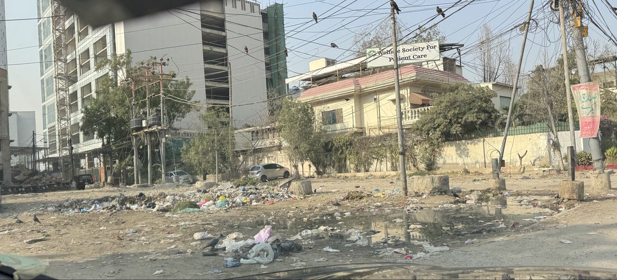 Jaferii's tweet image. Karachi streets thread 

Clifton block 5 today
