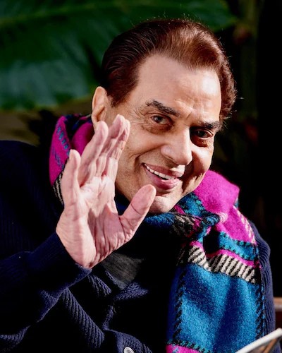 भारतीय सिनेमा के मेरे पसंदीदा कलाकारों में धरम जी एक अलग ही स्थान रखते थे।
आज उनका यूं रुखसत होना भारतीय सिनेमा जगत के साथ साथ अपने उन करोड़ों चहेतों को मायूस कर गए जो एक अभिनेता के इतर एक जिंदादिल इंसान को मोहब्बत करता था।

पद्म भूषण धर्मेद्र जी जी आत्मा को ईश्वर शांति प्रदान