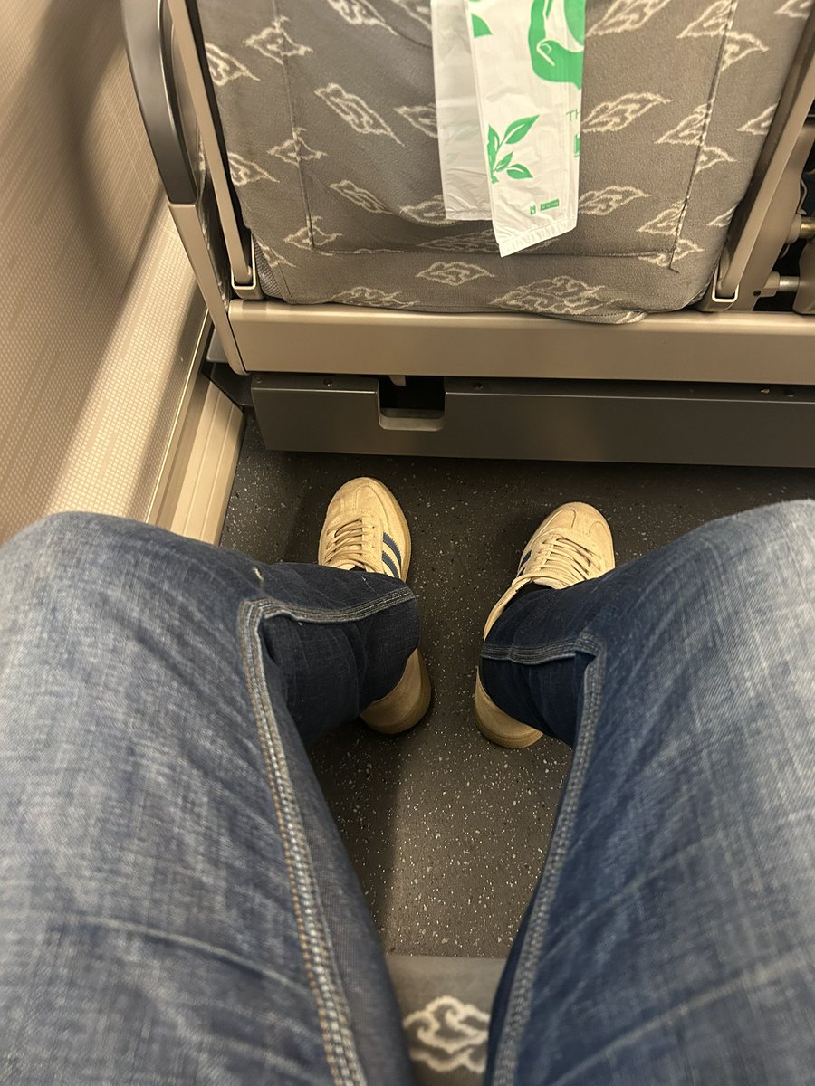 TCandraAP's tweet image. Pagi di Sorong, Siang di Makasar, Malam diJakarta - Bandung