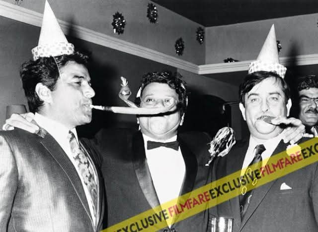 Memorable photo of #Dharmendra with #jaikishan and #rajkapoor enjoying #newyearsparty #shankarjaikishan
#dharmendraandshankarjaikishan
#deathofdharmendra 
#shankarjaikishan 
#dharmendra_real_legendray_superstar_of_indian_film_industry 
#dharmendraji
#shankarjaikishanji