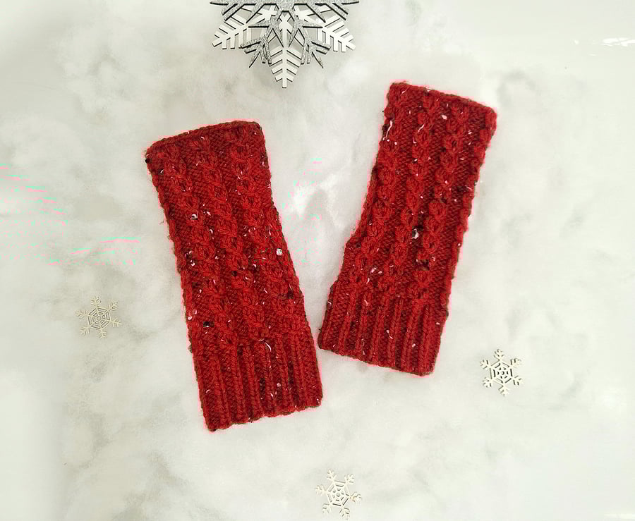 riverandwylde's tweet image. Give the gift of cosy this Christmas with our gorgeous flecked, mock cable wristwarmers

#FestiveVibes #Christmas #handmade #knitwear #Christmasgifts #shopindie
