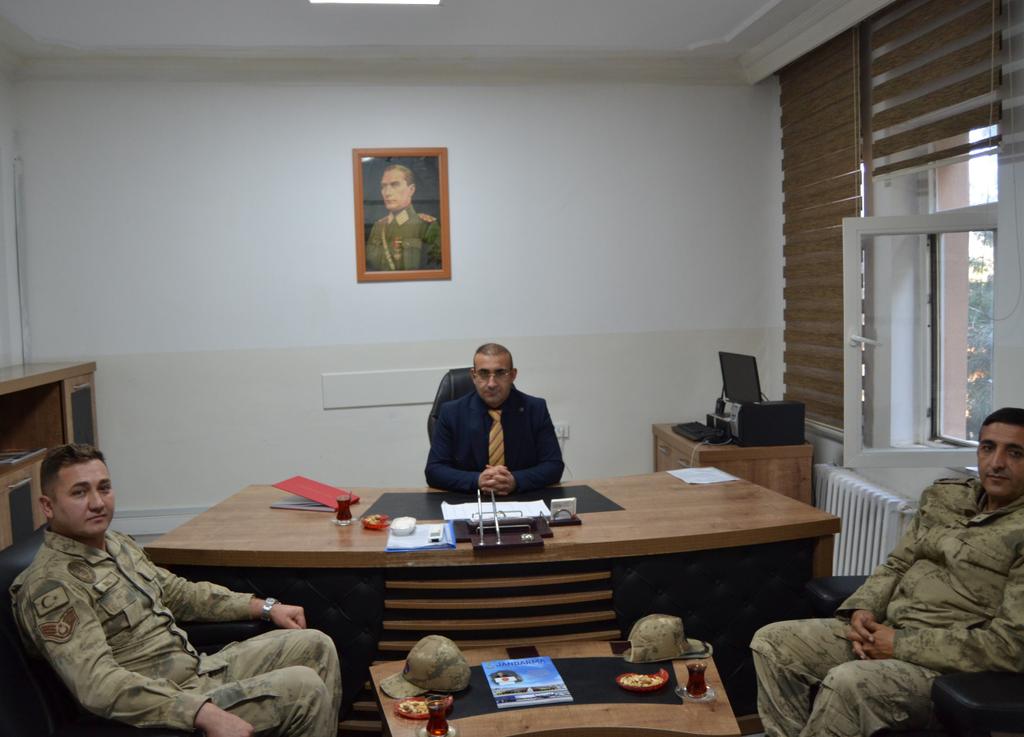 bismilkaymakam's tweet image. Sayın Kaymakamımız Recep HASAR, Ahmetli Jandarma Karakol Komutanlığı&apos;na ziyaret gerçekleştirdi. Ziyarette, karakolun mevcut durumu, personel durumu, sorumluluk sahasındaki güvenlik önlemleri ve yürütülen çalışmalar hakkında detaylı bilgi aldı.
@RecepHasar44