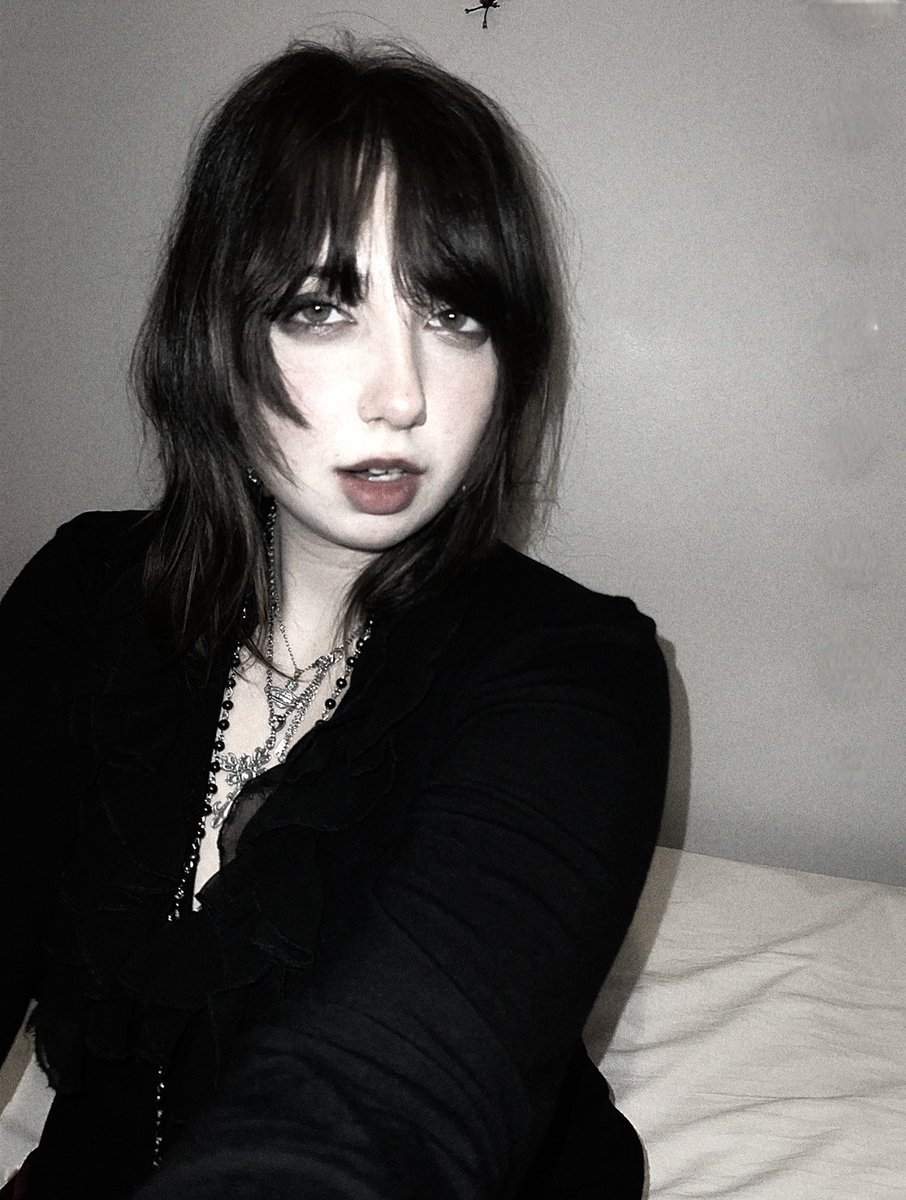 qzhonglis's tweet image. HELLO!! #anisd #anitwt can my TL open i need moots :&amp;lt;