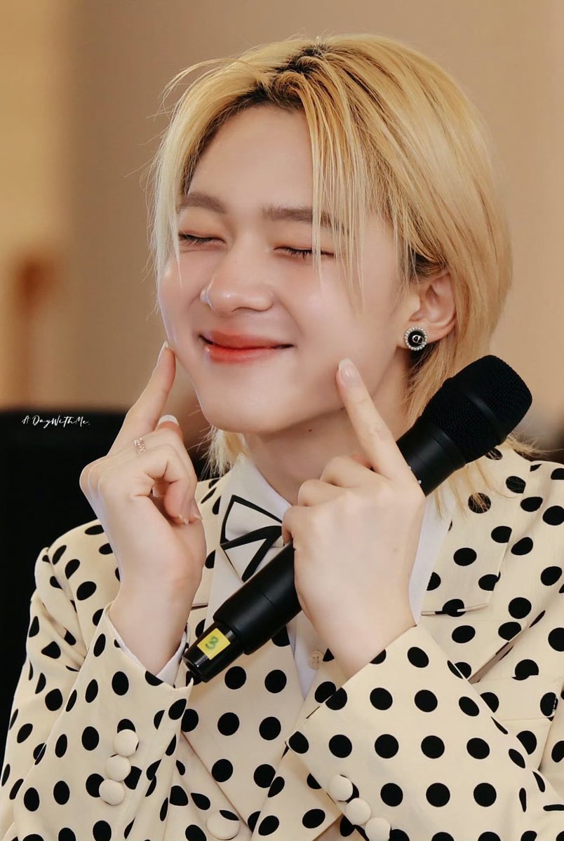 I finally saw nunew wearing it this time🥰！

#NuNew 
#ZeeNuNew
#วันนี้แม่ๆซื้ออะไรให้ซีพฤกษ์
#วันนี้แม่ๆซื้ออะไรให้นุนิว