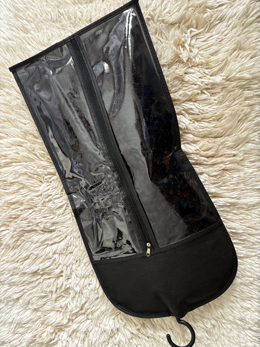 Zena_Mntolo_'s tweet image. #tinitwitter. I sell wig storage bags for keeping your wigs. For both long inches 22-30” and medium length 8-20” . Please contact me on my TikTok/ IG Page at Luvly-Strands haus.