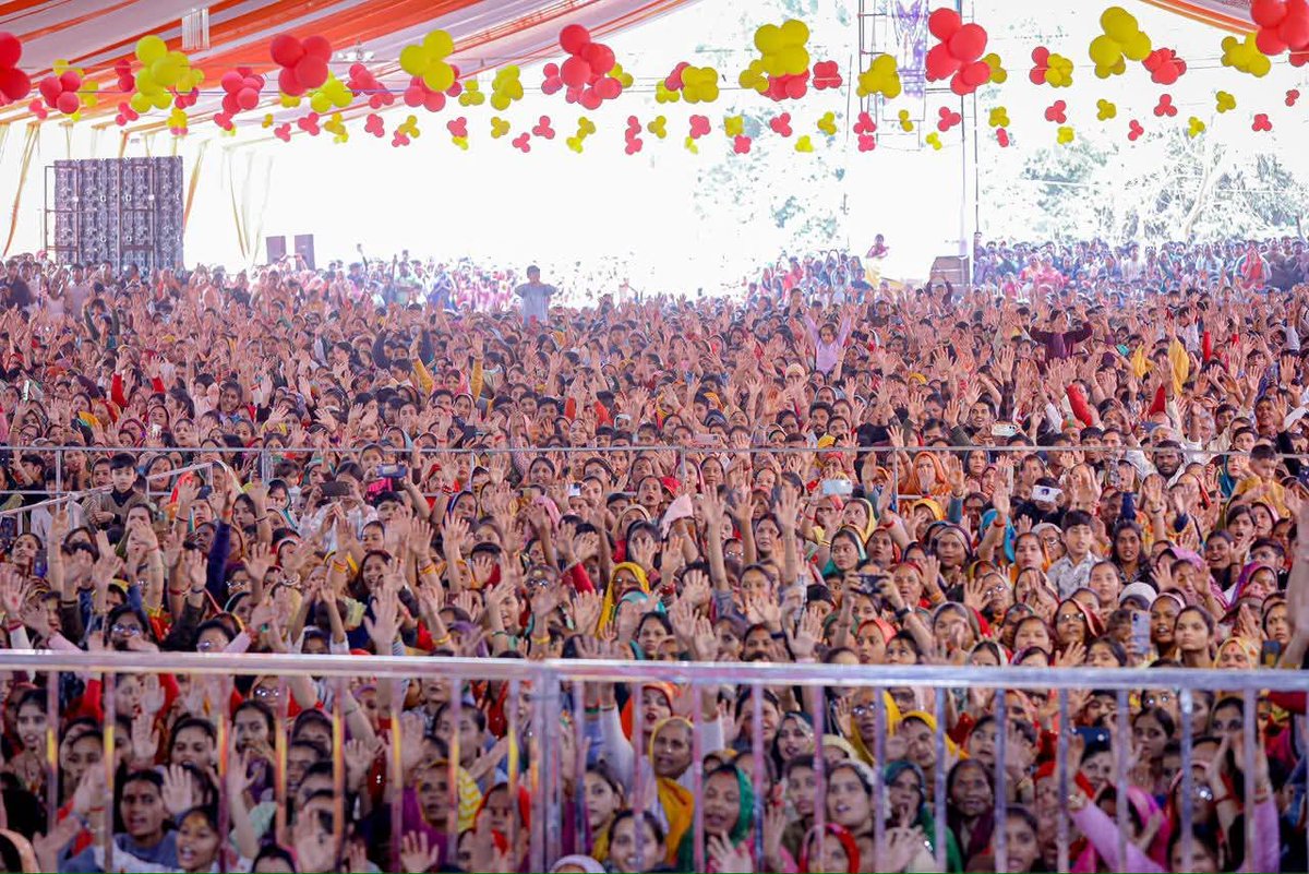 DrKPSinghYadav's tweet image. शिवपुरी में आयोजित श्रीमद् भागवत कथा में बागेश्वर धाम सरकार के पीठाधीश्वर पंडित श्री धीरेंद्र कृष्ण शास्त्री जी के पावन सान्निध्य में सम्मिलित होकर आशीर्वाद लिया।