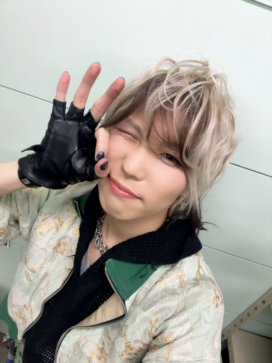 shodu_ub's tweet image. 『XLAMP &quot;天下統一&quot; LIVE TOUR 2025』
華ヨ、咲キ誇レ -12 BLOOMS-in大阪

最高のメンバーと最高のCandleで作り上げた最高の空間！！

嫌な事全部吹っ飛ぶこの空間がボクは大好きだっ！！
また大阪で盛り上がりましょうね！！

今日もありがとうございましたっ😈

#XLAMP
#天下統一ツアー2025