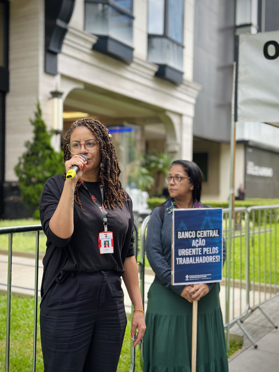 spbancarios's tweet image. Se tem risco para os trabalhadores, tem mobilização📢 O Sindicato está presente no Banco Master para assegurar que cada decisão tomada tenha como centro a proteção aos trabalhadores. Exigimos respeito, clareza e cumprimento da CCT!