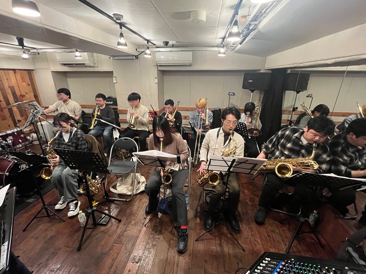 LibercaJazzOrch's tweet photo. 曲も増えて本格的に練習が始まった、第2回目の練習でした♪ .*🎺
体験、見学に来てくれた方、入団してくださった方、ありがとうございます✨️
 #bigband  #jazz https://t.co/vYOQlCsHFT