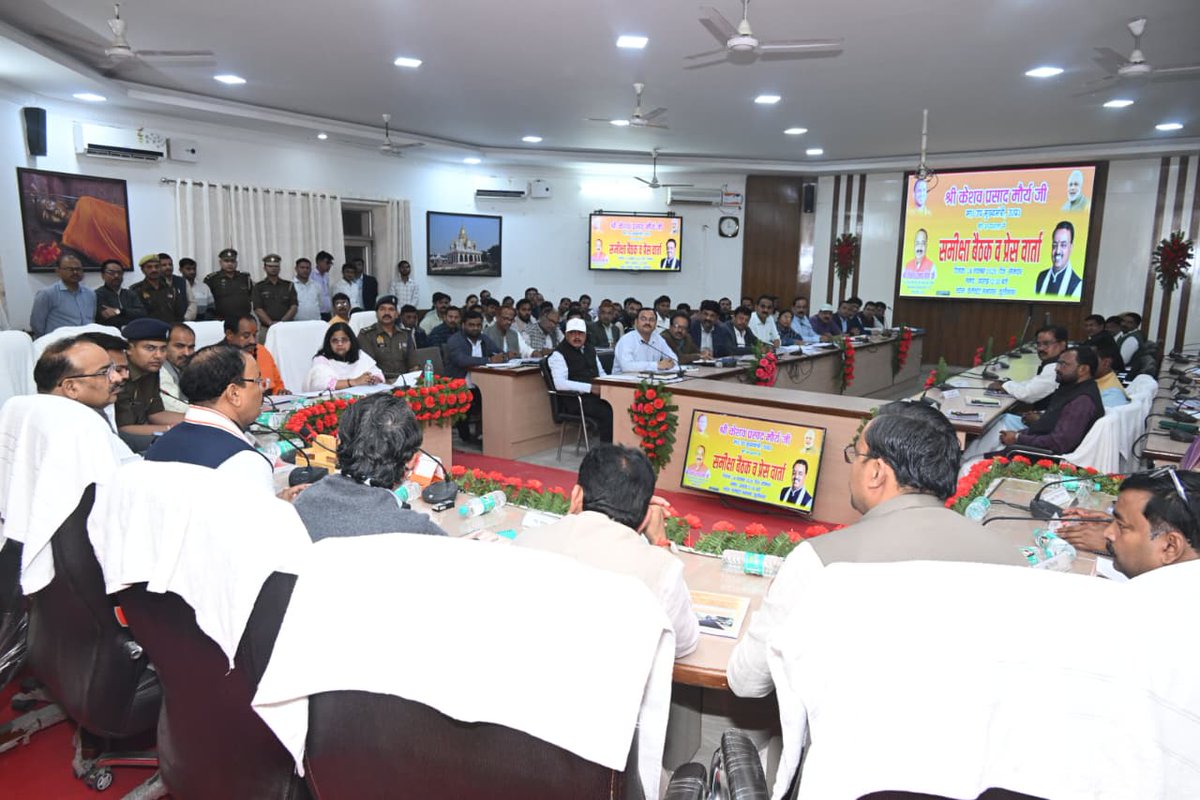 SinghRPN's tweet image. आज कुशीनगर में उत्तर प्रदेश सरकार में माननीय उप-मुख्यमंत्री श्री केशव प्रसाद मौर्य जी की अध्यक्षता में प्रशासनिक अधिकारियों के साथ &apos;समीक्षा बैठक&apos; सम्पन्न हुई।

बैठक में जन-कल्याणकारी योजनाओं के प्रभावी क्रियान्वयन पर विस्तृत चर्चा हुई।

इस अवसर पर मा. राज्यमंत्री (स्वतंत्र…