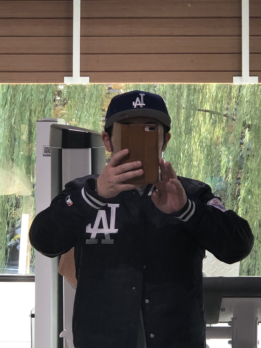 gentle_1047's tweet image. 今日は昼間にドジャースルックでトレーニング💪大谷翔平になった気分…気分だけですよ😅#チョコザップ #chocoZAP #筋トレ #ドジャースキャップ #ドジャーススタジャン #ドジャースグッズ
