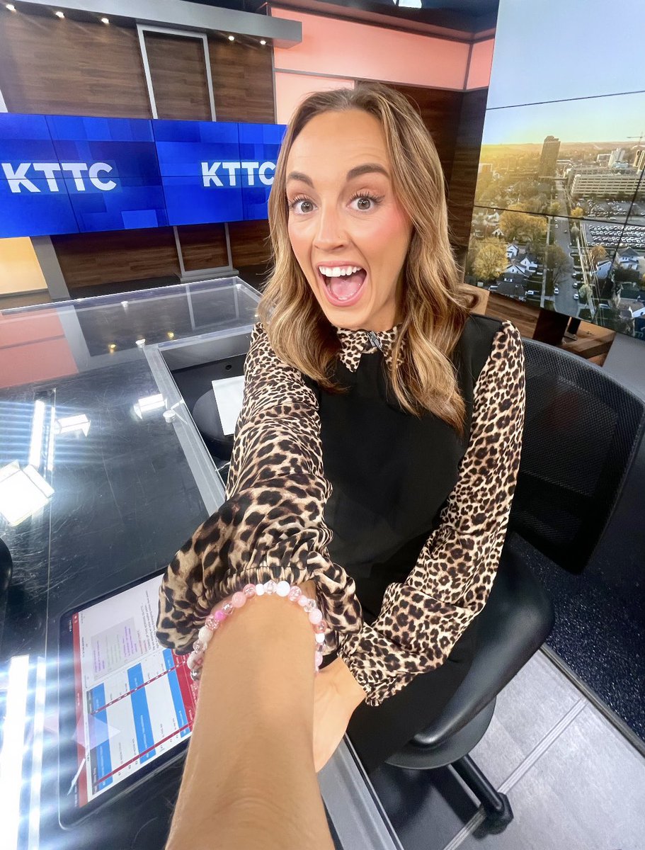 Who’s excited for a short work week?! 🙋🏽‍♀️🤩👏🏼