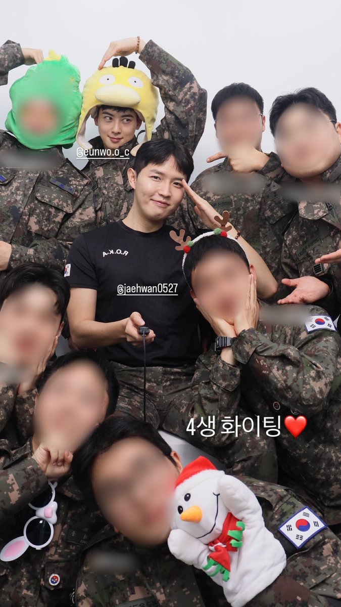 이제 재환이가 곧 전역하나바….. 이 사진 보니까 실감나는거 같기두,,,