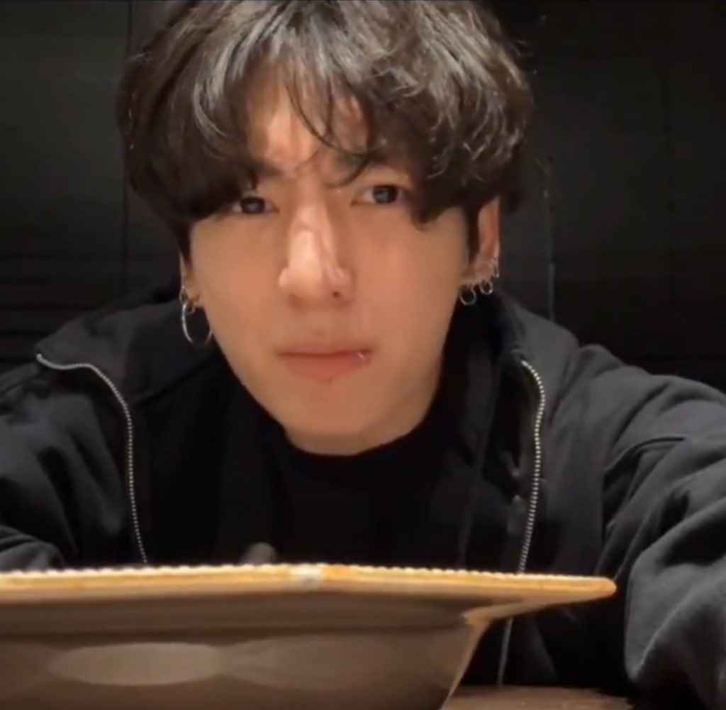 jungkovtae's tweet image. THEM 😭