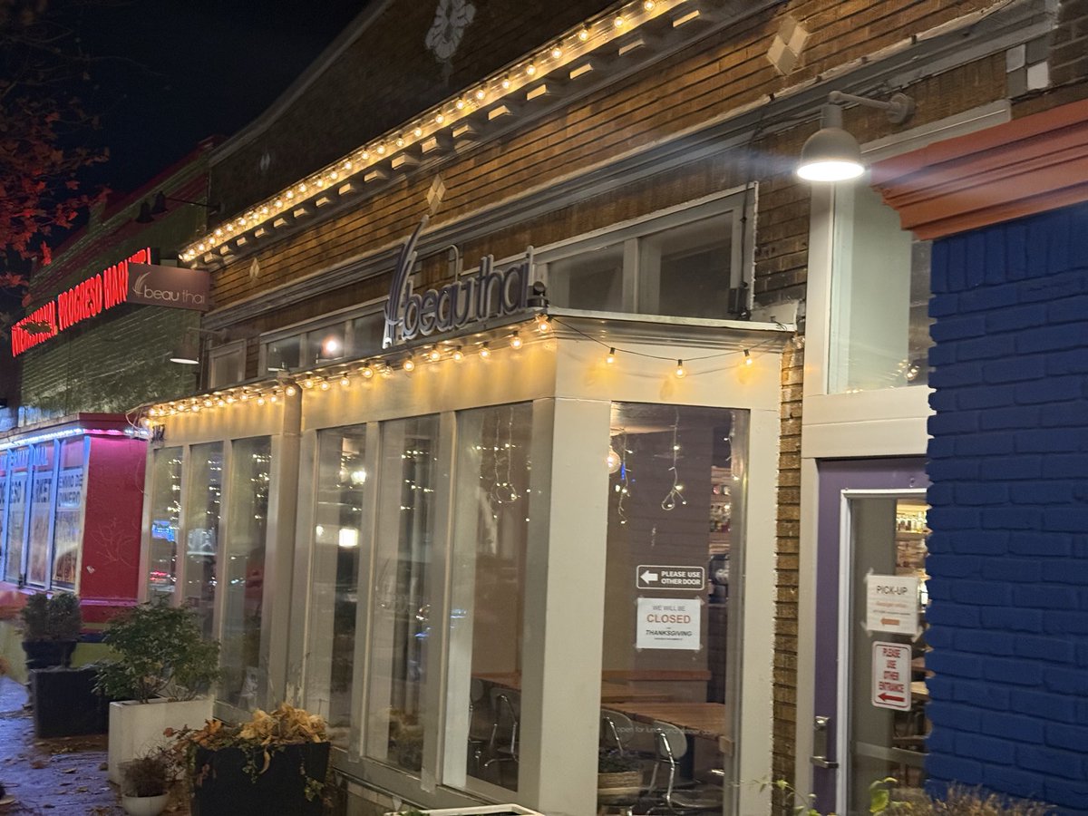 DCCarViolence's tweet image. Beau Thai streetery last night. Nice going!