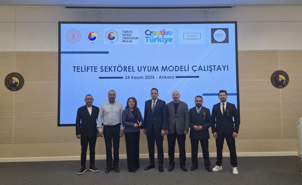 BursaTSO's tweet photo. 🔶 Yönetim Kurulu Üyemiz Abidin Şakir Özen, Meclis Divan Katibimiz Gülçin Güleç, Hizmet Ticaret Konseyi Başkanımız Turgay Güler ile meclis ve komite üyelerimiz Türkiye Odalar ve Borsalar Birliği (TOBB) ev sahipliğinde gerçekleştirilen ‘Telifte Sektörel Uyum Modeli Çalıştayı’na katıldı.  

🔸 Umuma açık mahallerde uygulanan 2026 yılı telif tarifelerinin müzakere edilmesi hedefiyle gerçekleşen toplantıda, Kültür ve Turizm Bakanlığı Telif Hakları Genel Müdürlüğü (THGM) ve Meslek Birlikleri’nin sunumları ile sektör temsilcileri arasında yapısal sorunların çözümü ve uzlaşı zemini oluşturma yönünde mutabakat arandı.

🔸 Meclis üyelerimiz toplantıda yeme içme tesisleri, ulaşım araçları, güzellik merkezleri ve kuaför salonları başta olmak üzere üyelerimizin talep ve beklentilerini paylaştı.