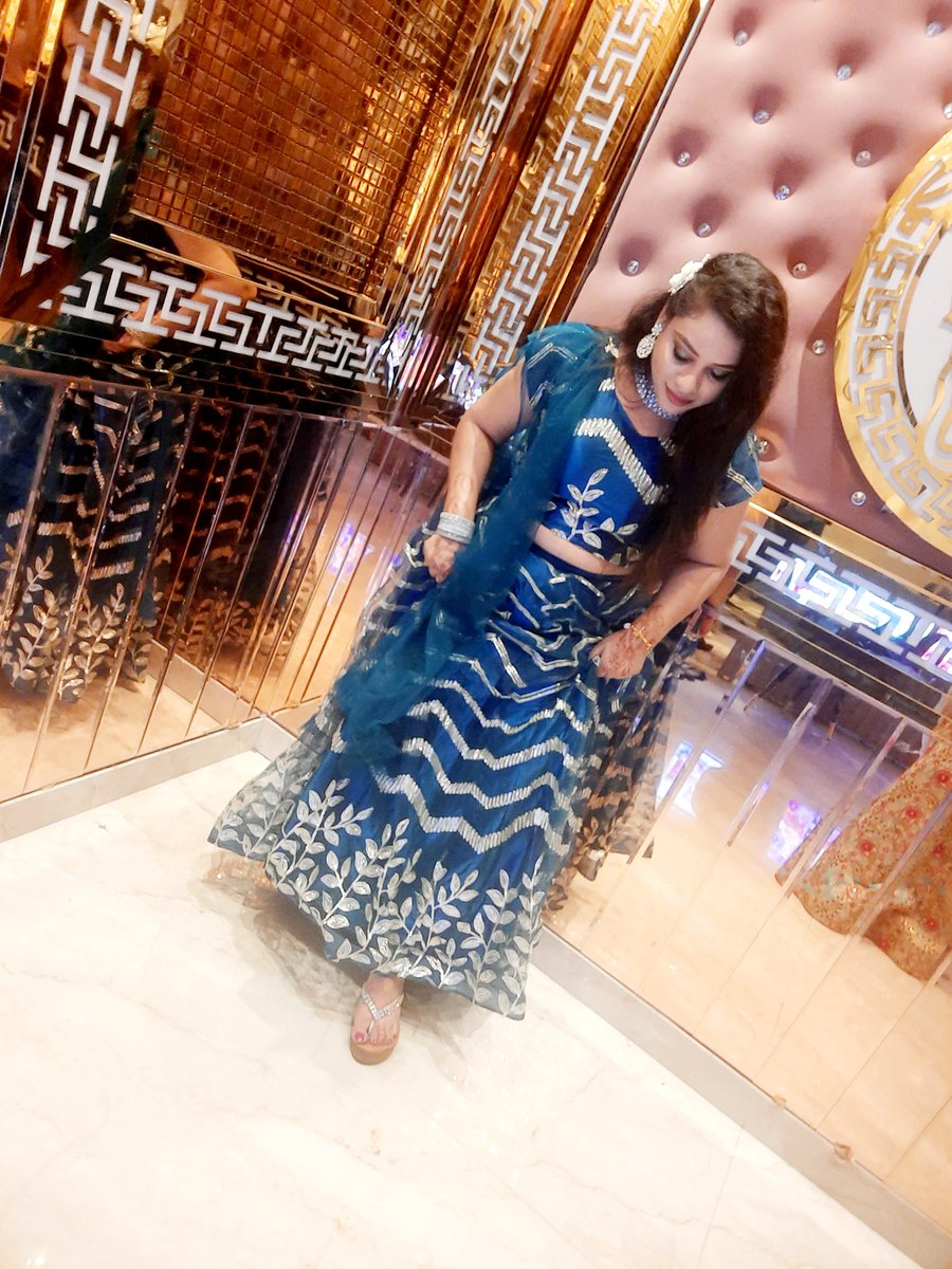 मोहब्बत करनी है तो राधे-कृष्ण की तरह करो…
जहाँ बंधन नहीं, बस अटूट प्रेम और सच्ची समर्पण होता है। ❣️