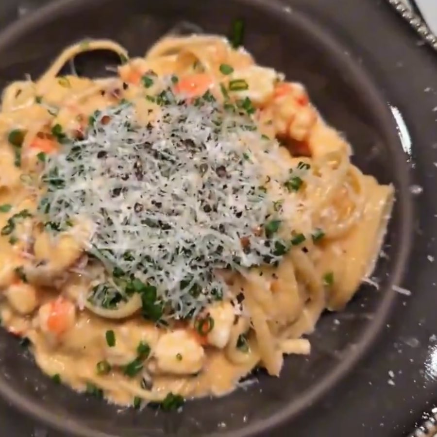 Mylimendoza's tweet image. The best thing you can see today
It was so cool 😍🔥🔥
why is this so attractive
Pretty Chef Jungkook

OMG THE WAY HE DROPPED THE PASTA 🤤🤤🤤
#JUNGKOOK #JungKook_GOLDEN #BTS #BTSARMY