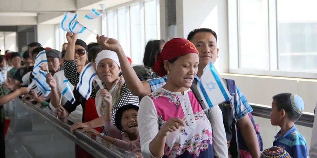 HenMazzig's tweet image. 5,800 members of the Bnei Menashe community will make aliyah by 2030 under a new Israeli government plan.

For a community that preserved Jewish tradition for thousands of years in India, this is more than immigration. 

It’s a homecoming.