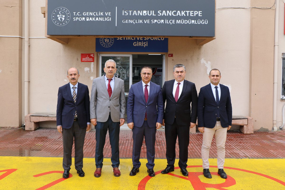 TC_sancaktepe's tweet image. 🔷️Kaymakamımız @naifyavuz, Gençlik ve Spor  İlçe Müdürü Muhammet Kılıç’ı ziyaret ederek, yürütülen spor faaliyetleri ve devam eden çalışmalar hakkında bilgi aldı.

📌Kurumun gençlere yönelik projelerini değerlendiren Kaymakam Naif Yavuz, sporun ilçedeki yaygınlığının…