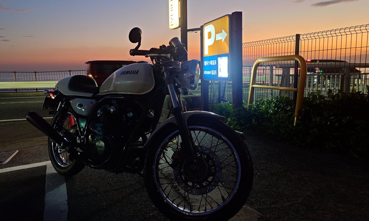 SRV2501's tweet photo. 久々ルネッサ🛵江ノ島と稲村ヶ崎あたり https://t.co/YRf7QmCDYP