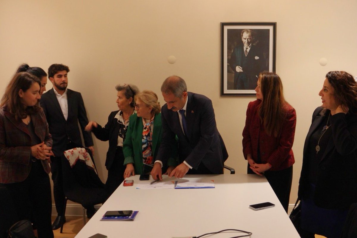 25 Kasım Kadına Yönelik Şiddete Karşı Uluslararası Mücadele Günü arifesinde Adalar Belediyesi olarak bugün çok kıymetli bir sürece imza atmanın mutluluğunu yaşıyoruz.

Toplumsal Eşitlik Derneği’nin yaptığı bilgilendirici sunumla birlikte, toplumun tüm bireylerine eşit fırsatlar