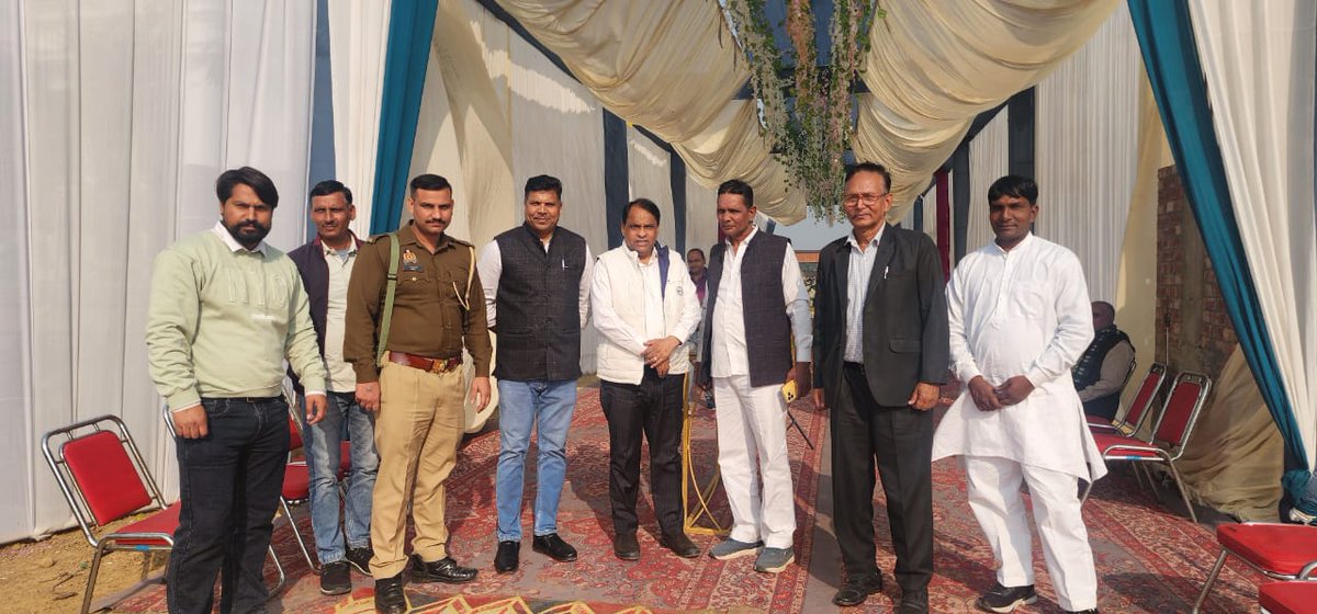 MlcSuresh's tweet image. आज महर्षि कश्यप चौक, थाना भवन (शामली) में
ग्राम लपराना के सम्मानित डॉ. अशोक कश्यप जी की सुपुत्री के
पावन शुभ विवाह समारोह में शामिल होकर आत्मिक आनंद की अनुभूति हुई।

नवदंपति को जीवनभर के प्रेम, सौभाग्य, खुशहाली और समृद्धि की हार्दिक शुभकामनाएँ।
#sureshkashyap